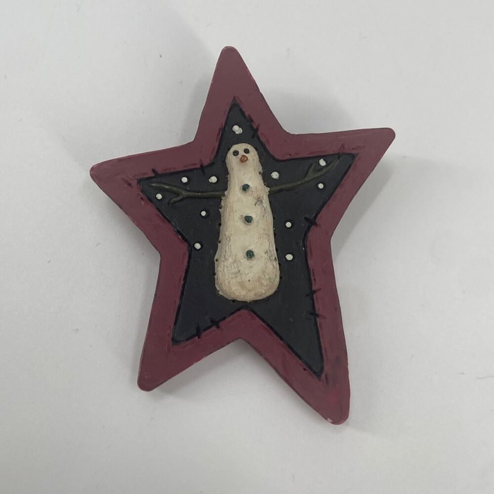 Winter snowman star brooch